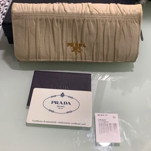 prada wallet